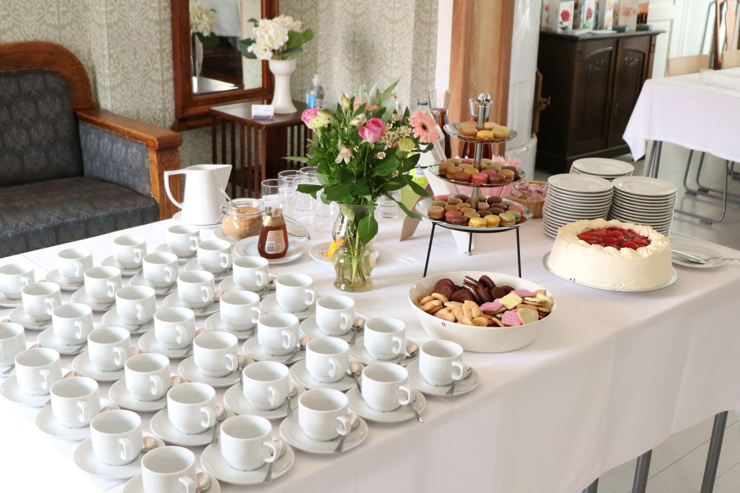 Tarjoilut muistotilaisuuksiin.