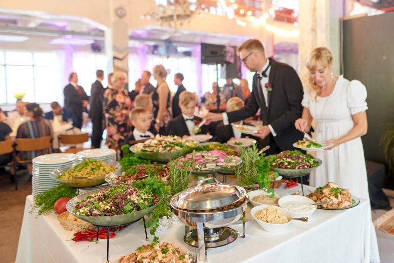 Pepper Catering kuvauskampanja, pitopalvelu hääjuhliin
